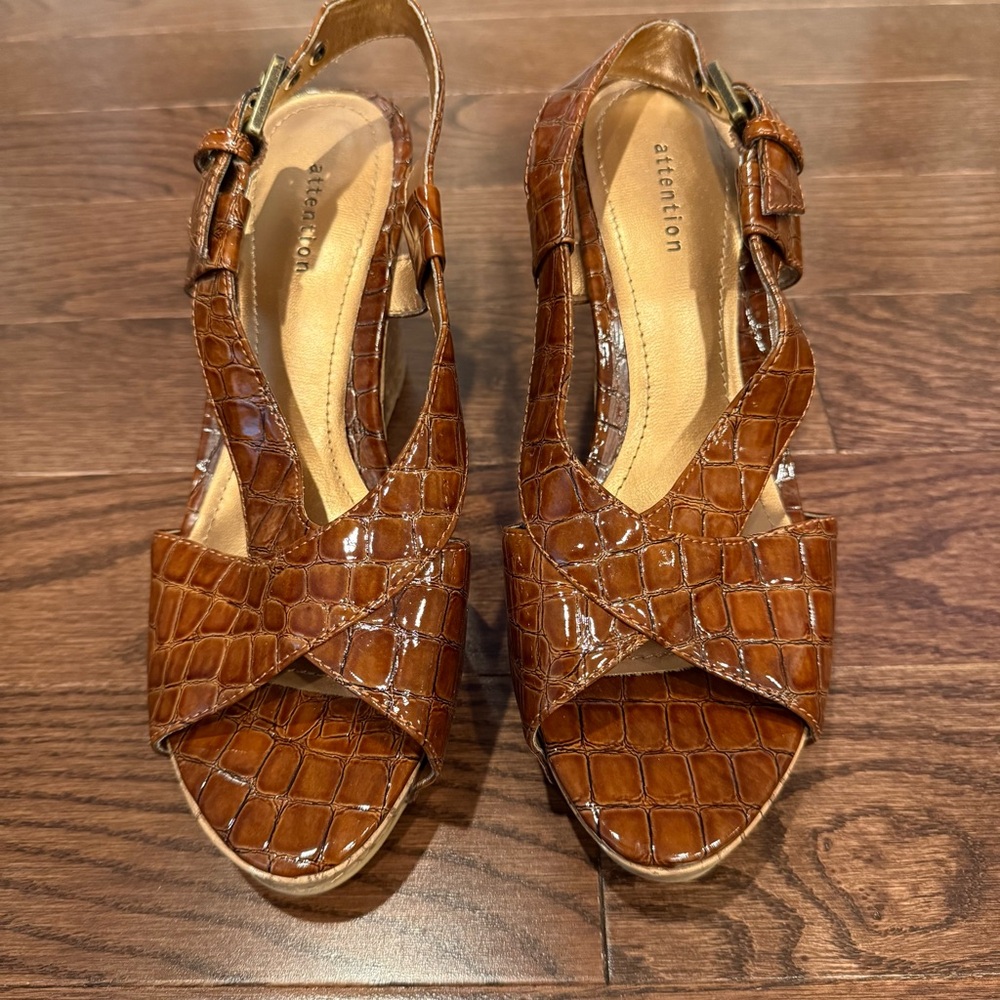 Attention Brown Leather Sandals with Strappy Design-7W
